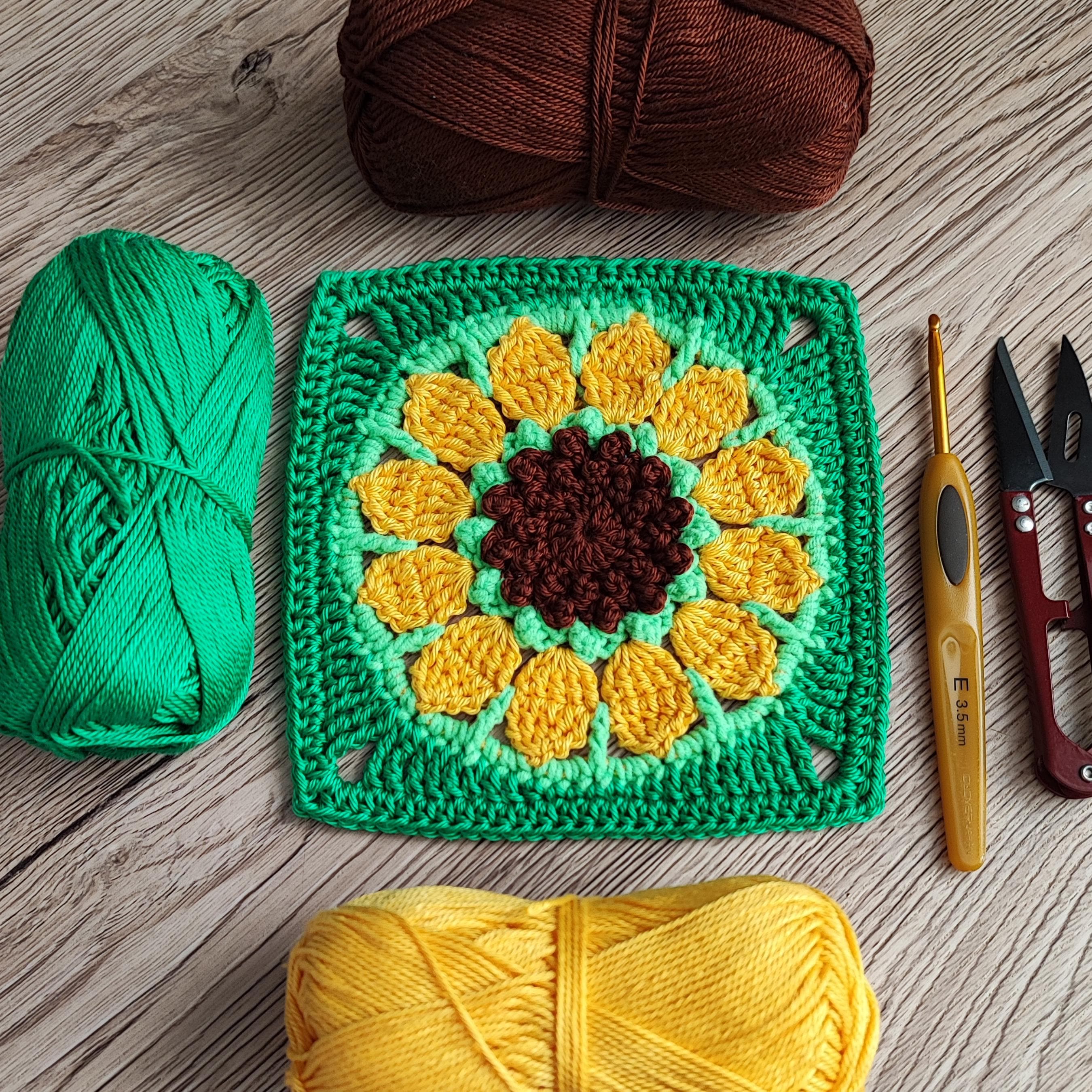 40 Sunflower Granny Square Crochet Patterns for Bright Blankets, Bags, and More 35 Sunflower granny square crochet pattern Floral motif