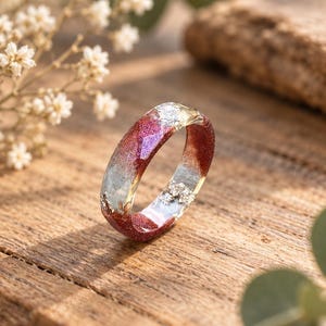 Anillo de resina facetada color burdeos con destellos plateados - Brillo que cambia de color - Banda unisex