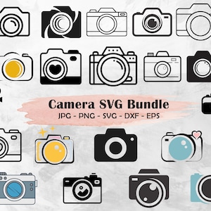 Pode incluir: Um pacote de 16 arquivos SVG de câmeras em preto e branco, alguns com acentos coloridos. O pacote inclui vários estilos de câmeras, incluindo designs vintage, modernos e de desenho animado. O texto "Camera SVG Bundle" é exibido em uma faixa rosa com o texto "JPG - PNG - SVG - DXF - EPS" abaixo.