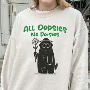 Sudadera divertida con diseño de perro, cuello redondo retro con la frase "All Oopsies No Daisies", camiseta de perro sarcástica, regalo de Navidad para amantes de los perros.