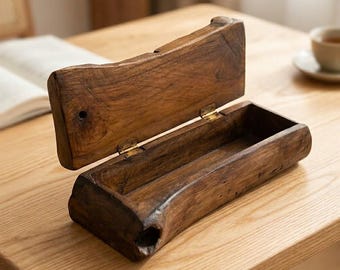 Vintage kist gemaakt van oud hout