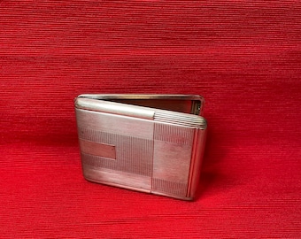 Retro silver-plated cigarette case.
