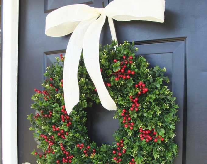 Weatherproof Christmas Wreath Front Door Window Boxwood Red Berry Holiday Wreaths Winter Wreath Decor Christmas Wreath Outdoor Decoration