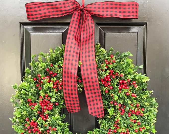 Boxwood Red Berries Christmas Wreath Weatherproof Holiday Wreaths Winter Christmas Decor Thin Depth Storm Door Wreath Decoration14-26 inch