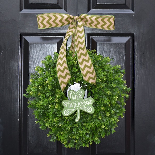 St Patrick Day Wreath, St Patricks Day Shamrock Decor- Spring Happy St Patricks Day Boxwood Wreath- Irish Decor Door Wreath Removable Sign