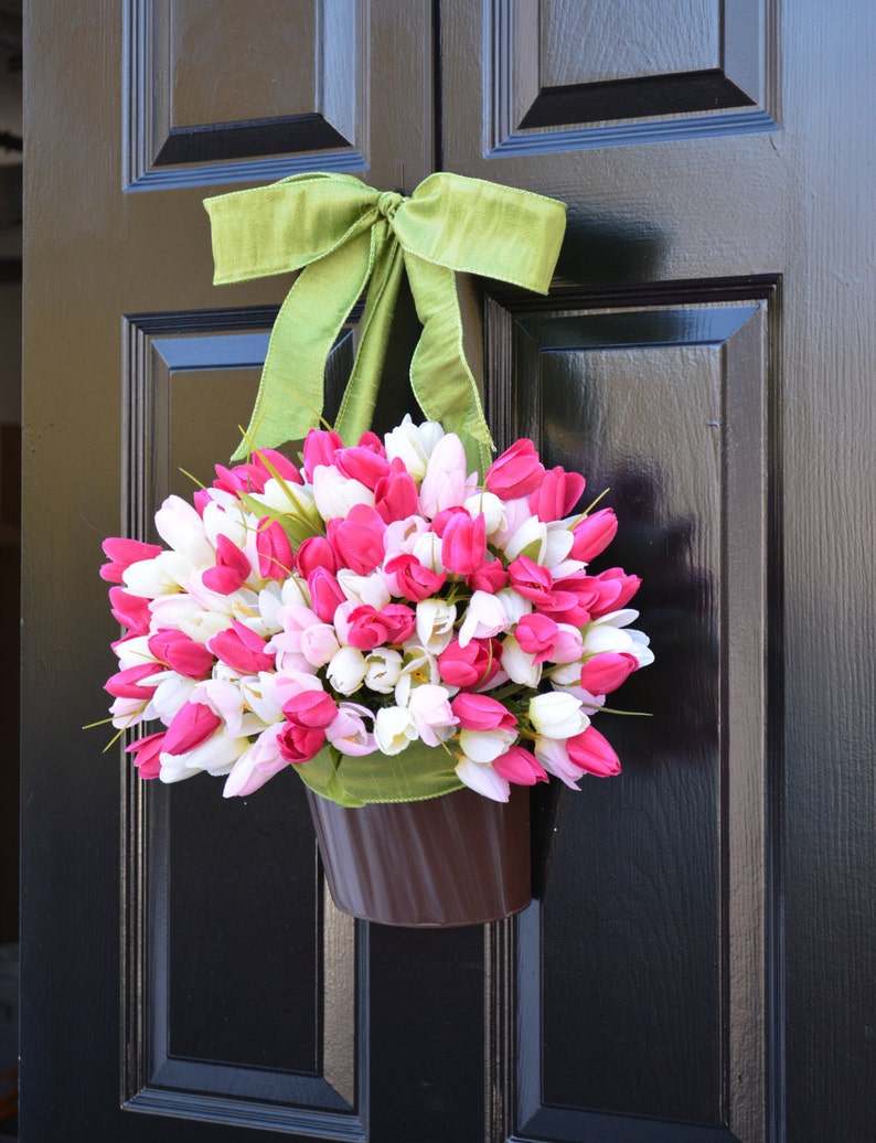 MOM Monogram Spring Tulip Wreath Gift for Mom Mother/'s Day Gift Door Decor Tulip Door Bucket Wreath Alternative Tulip Spring Wreath