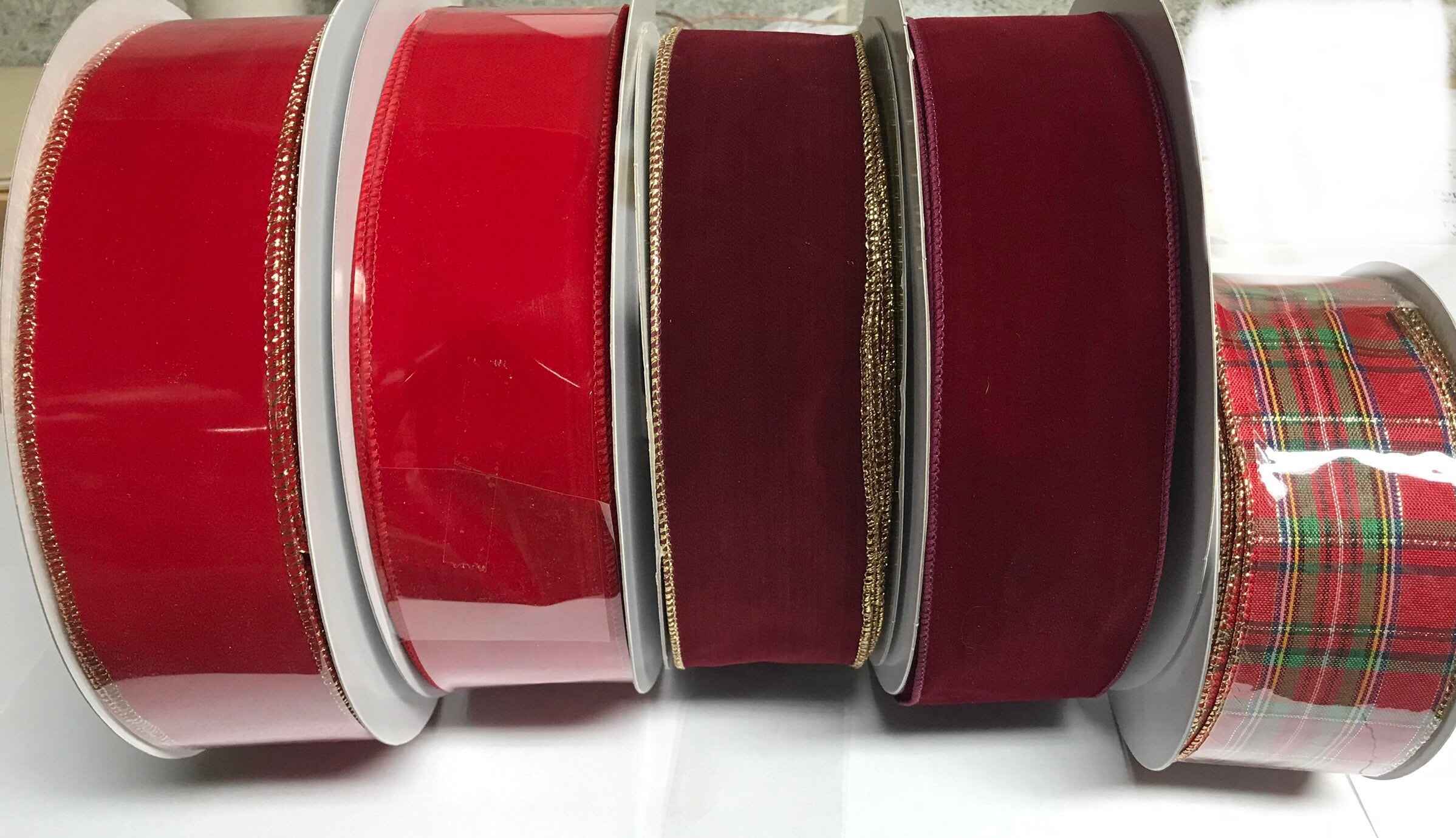 Wired Indoor/Outdoor Velvet Ribbon (No Gold Edge), 2-1/2 and 4 inch widths