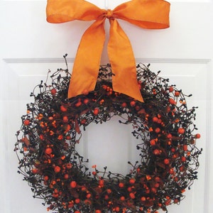 Halloween Decor, Mini Pumpkin Halloween Wreath, Halloween Decoration, Berry Wreath with Ribbon, Berry Wreath, Fall Wreath