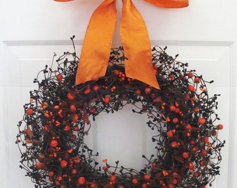 Halloween Decor, Mini Pumpkin Halloween Wreath, Halloween Decoration, Berry Wreath with Ribbon, Berry Wreath, Fall Wreath
