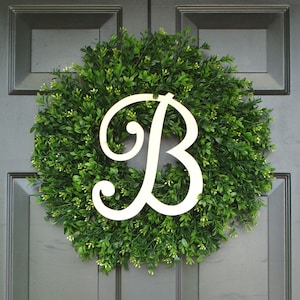 Corona de boj artificial, corona de puerta con monograma, caja fuerte para exteriores, regalo personalizado para mamá y ella.