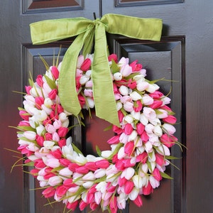 Corona de tulipanes: regalo primaveral para el Día de la Madre, decoración de Pascua, colores y cinta personalizados.