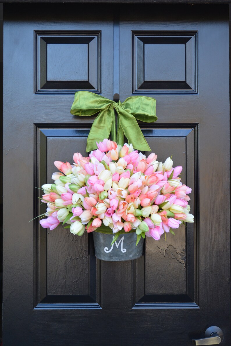 Spring Mother's Day Tulip Wreath, Tulip Door Bucket Spring Wreath, Tulip Wreath Gift for Mom Wreath for Spring Custom Size image 3