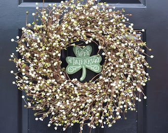 St Patricks Day Wreath, Happy St Patricks Day Shamrock Berry Wreath Decor, Green Cream Berry Wreath Shamrock Irish Decoration, Spring Wreath