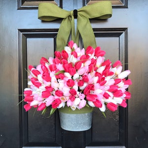 Spring Mother's Day Tulip Wreath, Tulip Door Bucket Spring Wreath, Tulip Wreath Gift for Mom Wreath for Spring Custom Size image 2