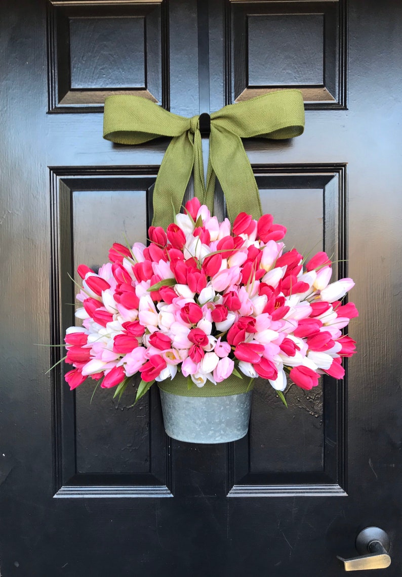 Spring Mother's Day Tulip Wreath, Tulip Door Bucket Spring Wreath, Tulip Wreath Gift for Mom Wreath for Spring Custom Size image 2