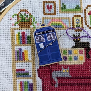 Tardis Magnetischer Nadelmagnet aus Holz für Kreuzstich, Stickerei, Handnähen