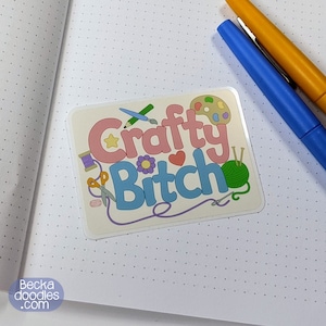 S1021 Adhesivo de vinilo con texto en inglés "Crema Crafty Bitch", adhesivo sarcástico, adhesivo astuto, adhesivo para planificador, amantes de los adhesivos, adhesivo de vinilo, adhesivo divertido
