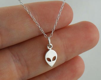 Collana con ciondolo a forma di alieno, gioielli ipoallergenici, collana delicata da indossare tutti i giorni per unisex, regalo con gioielli UFO, collana con ciondolo a forma di volto di alieno