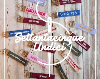Portachiavi/Charm ricamato personalizzato - idea regalo per tutte le occasioni - festa della mamma