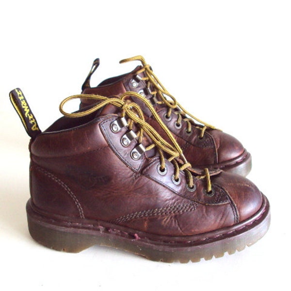 Vintage Dr Martens Air Wair Ankle Boots Size 7 1/2 US  /  Sz 5 UK  /  Sz 38 EU