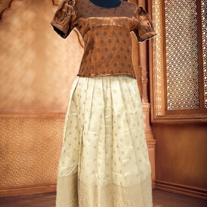 Elegant Dual Skirt Set Traditional Handloom Look |Cream and Gold Ethnic Wear Women&#39;s skirt Set| Onam Kurti