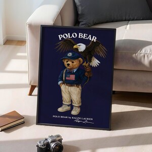 Poster con orso patriottico del Polo, stampa artistica con orso della bandiera americana, stampa di moda Ralph Lauren, aquila che tiene in braccio un orso, decorazione da parete vintage USA, poster preppy