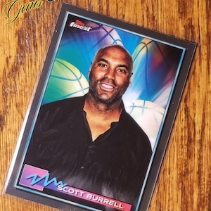 Carte à collectionner #49 Scott Burrell Topps Finest NBA 2021 - Authentique souvenirs des Chicago Bulls - Collection athlète double sport en parfait état