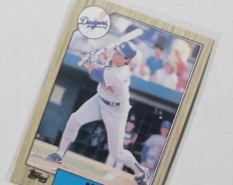 Mike Scioscia Topps Baseball Trading Card #144 - Los Angeles Dodgers - Near Mint, Mint Condition