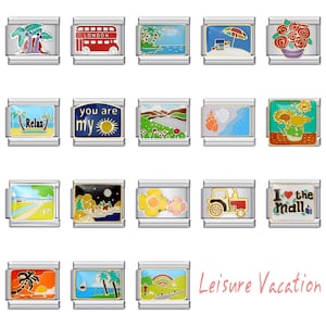 Puede incluir: Una colección de enlaces de encanto plateados con diseños de esmalte coloridos. Los encantos presentan temas de vacaciones como palmeras, un autobús de Londres, escenas de playa, flores y texto que dice "Relax" y "you are my".