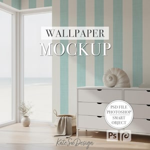 Puede incluir: Escena interior luminosa con una cómoda blanca, una gran concha y una cesta de mimbre. Las paredes están adornadas con rayas verticales blancas y azul claro. Se muestra el texto "Wallpaper Mockup".