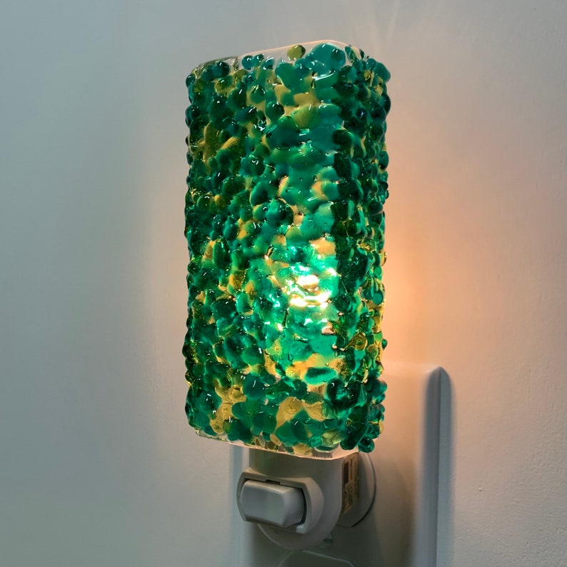 Veilleuse Veilleuse de chambre ou de salle de bain pour cuisine, bleu sarcelle et vert citron, verre fusionné, décoration d'intérieur, cadeau de pendaison de crémaillère, éclairage, prise murale image 3