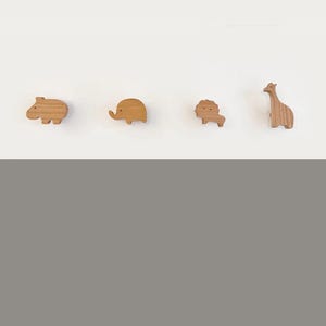 Juego de 4 ganchos de pared con temática de safari para habitación de bebé: decoración con temática de animales para habitación de bebé, jirafa, león, hipopótamo, elefante