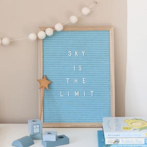 Tablero de letras de fieltro azul pálido de 30 x 40 cm - Tablero de mensajes rectangular grande - Ideal para la habitación de un niño