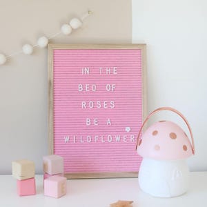 Tablero de letras de fieltro rosa - Letrero grande con mensaje - Decoración infantil para niñas - Tablero de exhibición rosa 30 x 40 cm