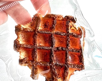 Brown Waffle Taba Squishy Keychain, Realistic Dessert Fidget Toy, Fun Bag Accessories, Stress Relief Toys, Squeeze, Soft, Slow Rise, Gummy