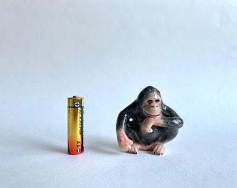 ゴリラのフィギュア、ゴリラの置物、グレー、猿、陶器の動物のフィギュア、陶器のフィギュア、動物の置物、家の装飾、装飾、野生動物