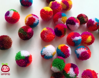 Laine de pompons, pompon, couleurs mélangées, pompons de fête, coloré, rouge, jaune, rose, vert, bleu, violet, orange, arc-en-ciel, 50 pompons, fait main