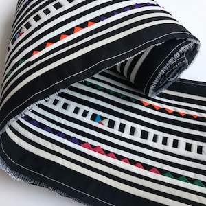 Hmong, Lisu, Textil, Lisu Stoff, Hmong Stoff, Basteln, Hill Tribe, gesteppt, bestickt, schwarz, weiß, Handwerk, Stoff, Streifen, Quilt