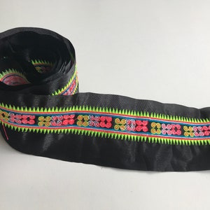 Hmong Textil, Lisu Textil, Kreuzstich, Thai Hill Tribe, Hmong, blumig, neon, hell, bunt, schwarz, bestickt, Textil, Basteln