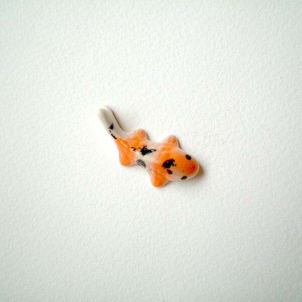 Miniatur Keramik Koi-Karpfen, Miniatur-Karpfen, Miniatur-Fisch, orange, weiß, wenig, Mini, Terrarium, Ton, Miniatur-Fisch, winzige, kleine, Fisch