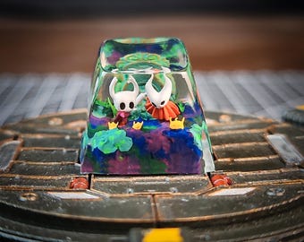 Kn.ight & Hor.net - Holl.ow Kn.ig.ht Keycap. Anime Artisan Kecap, Character Keycap, Halloween Gift, Birthday Gift, Gift for him
