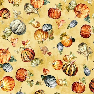 Puede incluir: Un patrón repetido de calabazas de acuarela en varios tamaños y colores, incluyendo naranja, verde y gris. Las calabazas están dispersas sobre un fondo amarillo, con hojas de otoño que se suman al tema otoñal.