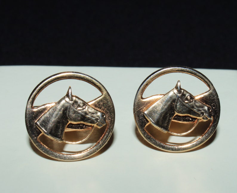 vintage 1970 gold tone horse head cufflinks shipping included within Canada and USA