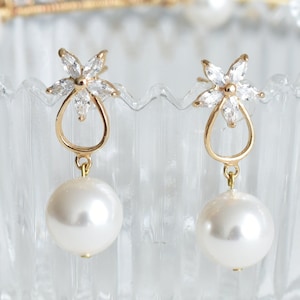 Floral Crystal Gold Stud Earrings–Elegant Flower Pearl Drop Earrings, Dainty Wedding Jewelry Gift for Her, Bridal Earrings, Bridesmaid Gift
