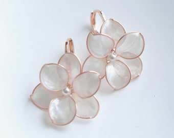 Jasmine Pearl Hoop Earrings–Small Flower Rose Gold Hoops for Bridesmaids, Dainty Resin Earrings,Floral Elegant Earrings Wedding Gift for Her