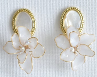 Vintage Mabe Pearl Stud Earrings–Mother of Pearl Floral Clip-On Earrings, Statement Bridal Jewelry Handmade Earrings in Gold or Silver