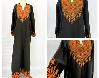 Vintage 70s Black Kaftan with Orange and Green Embroidery Long Sleeves Large Size Unisex