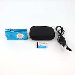 Nikon Coolpix S3300 16MP Digital Camera Blue - Next Day Post