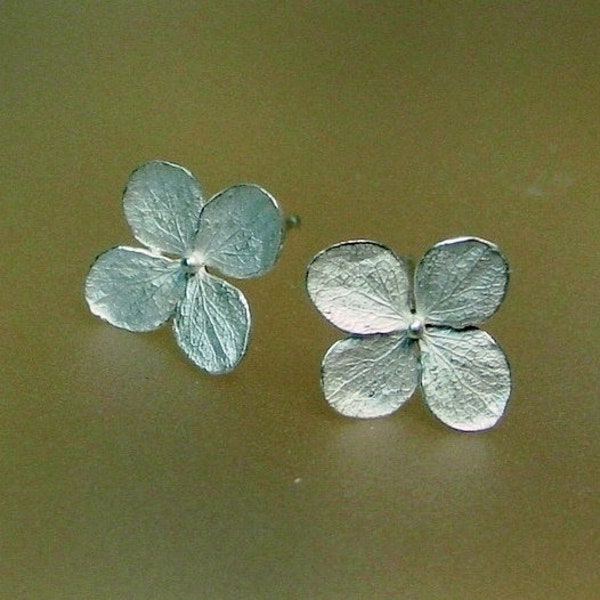 Boucles d’oreilles fleur d’hortensia, boucles d’oreilles florales, boucles d’oreilles botaniques, boucles d’oreilles poteau, fleurs sterling, délicates, faites sur commande