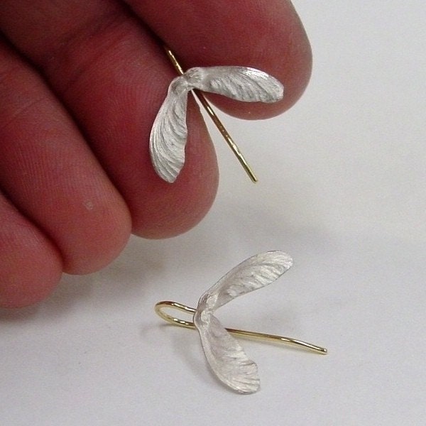 アクセサリー mame Botanical Leaf Asymmetry Earring mame Botanical Leaf Asymmetry Earring